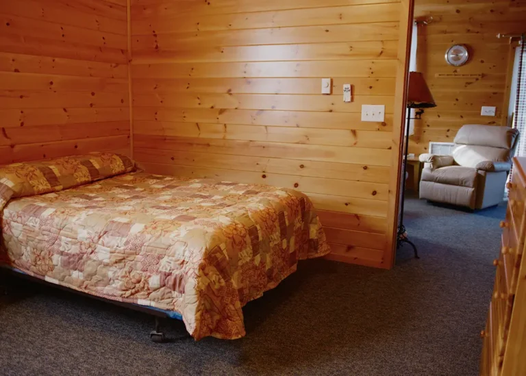 fishing-cabin-bedroom
