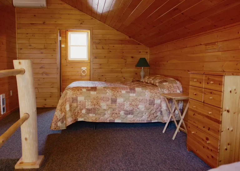 fishing-cabin-loft-bedroom
